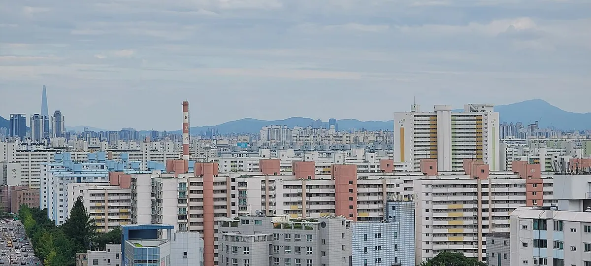 서울 노원구의 넓은 주거 지역과 아파트 단지들이 펼쳐져 있다.